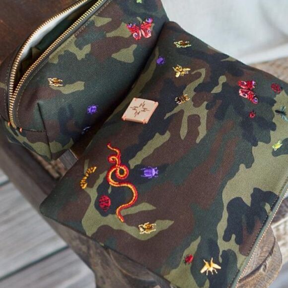 India Hicks Fortune Camo Pouch - New - Picture 3 of 4